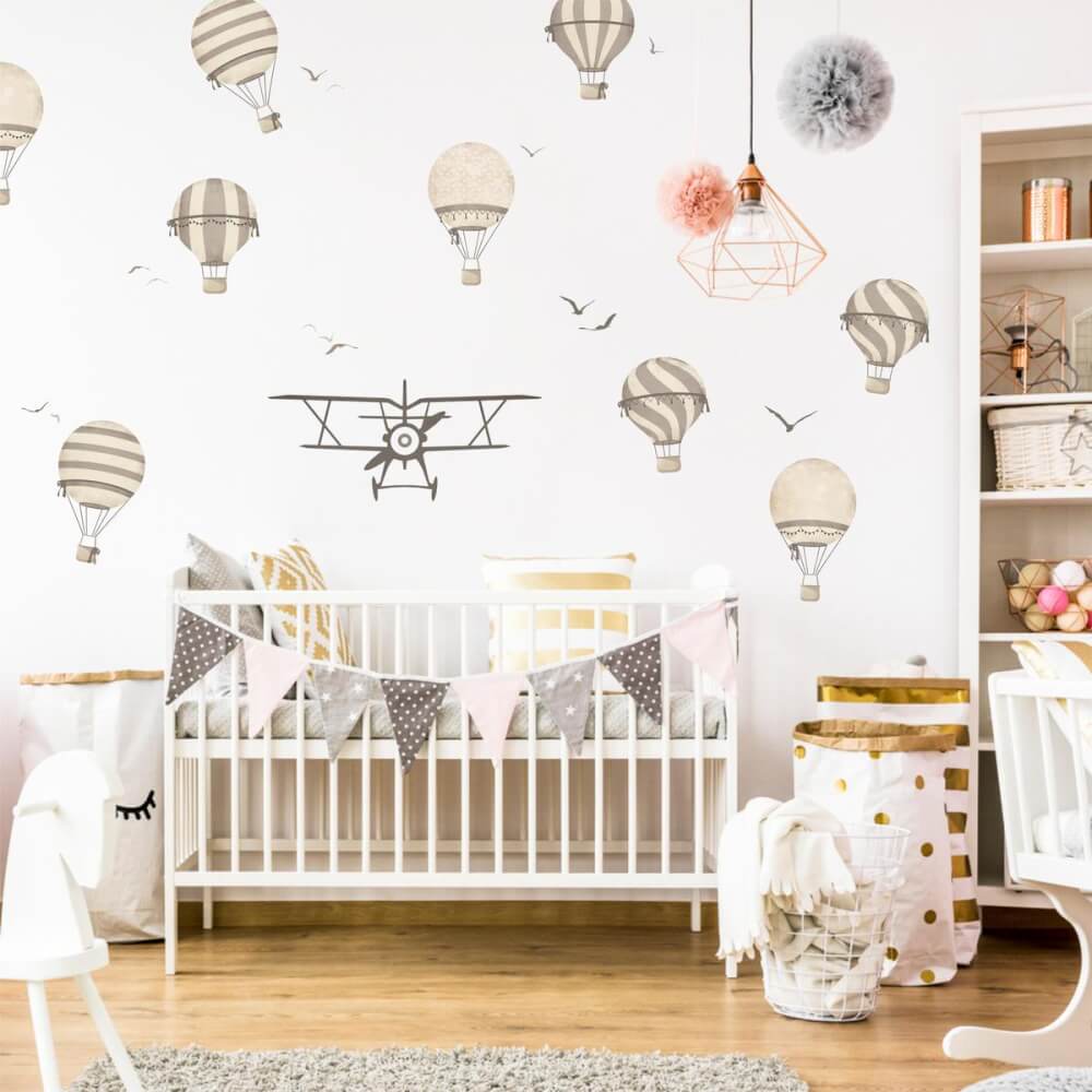 Klistermärken ballonger och flygplan i neutrala nyanser